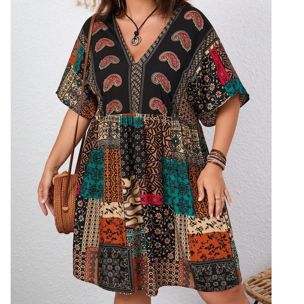 Plus Paisley Floral Print v neck Mini Dress - Picture 6 of 6